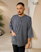 Load image into Gallery viewer, LEKIU STRIPES- Black &amp; White
