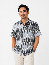 Load image into Gallery viewer, Batik Shirts Linen Nusa Black
